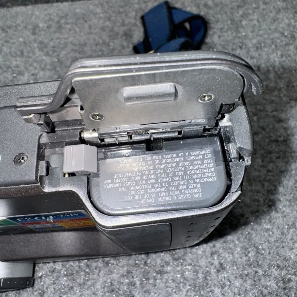Sony Digital Camera Mavica MVC-FD73 0.4MP 10X Optical‎ Zoom Untested, As Is